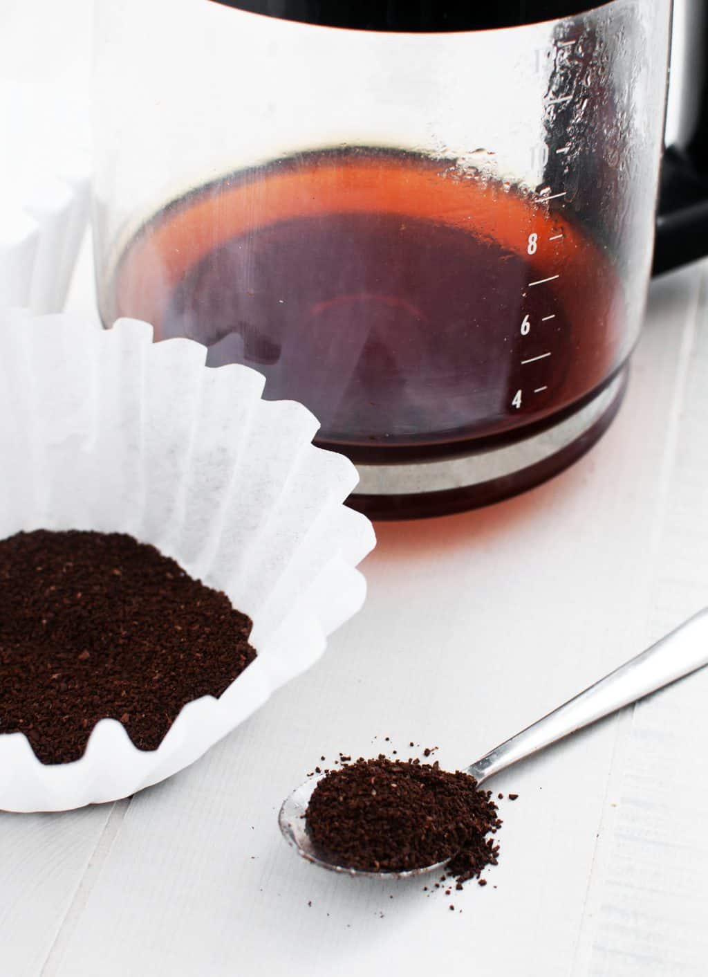 How To Clean A Coffee Maker With Bleach [ 2022 Reviews ]