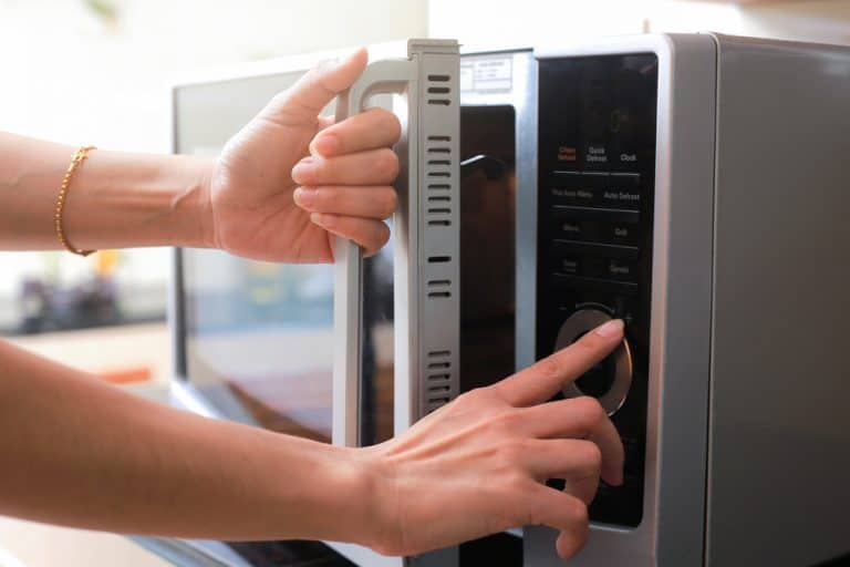 The 7 Best Microwaves for Senior Citizens [ 2022 Reviews ]